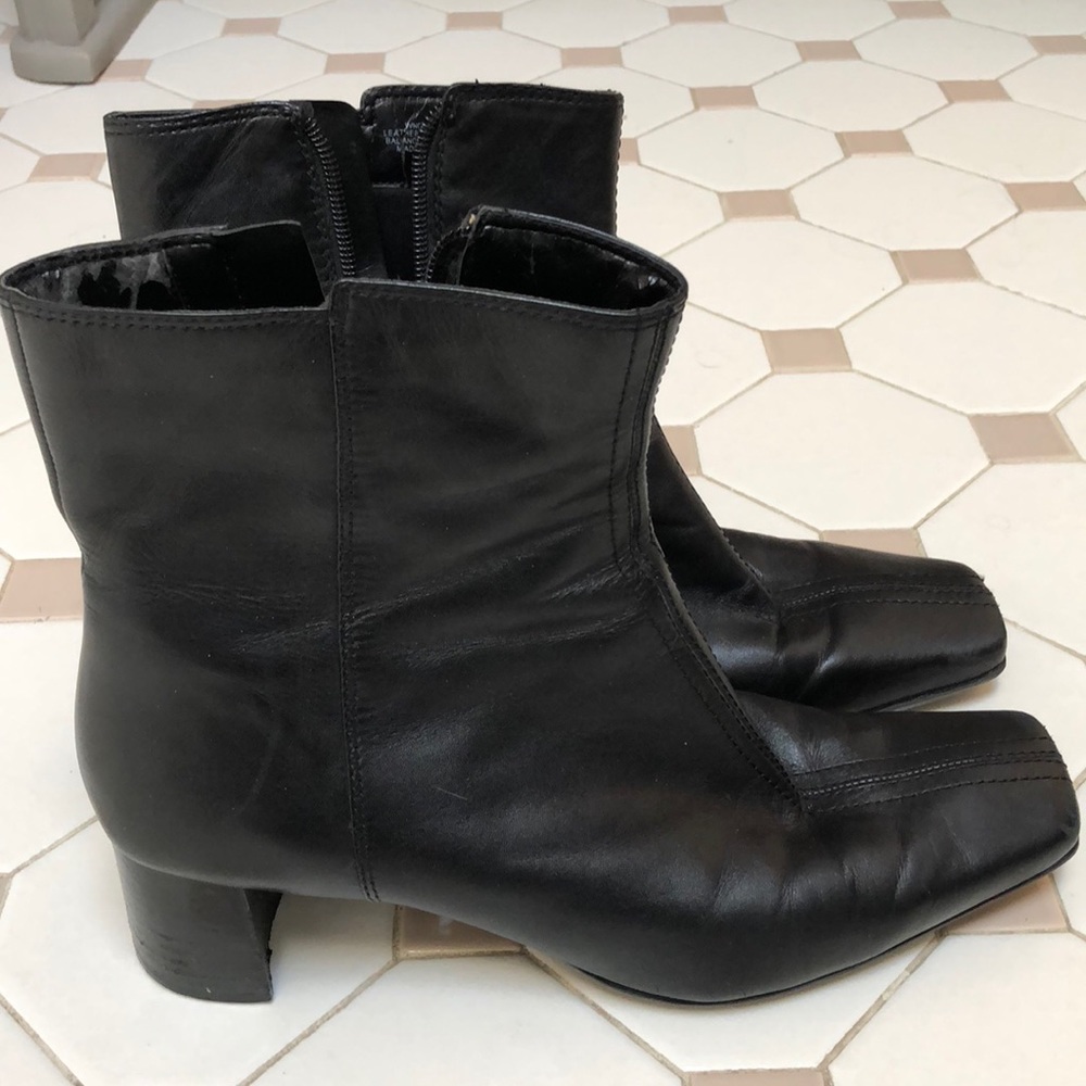 Short black boots